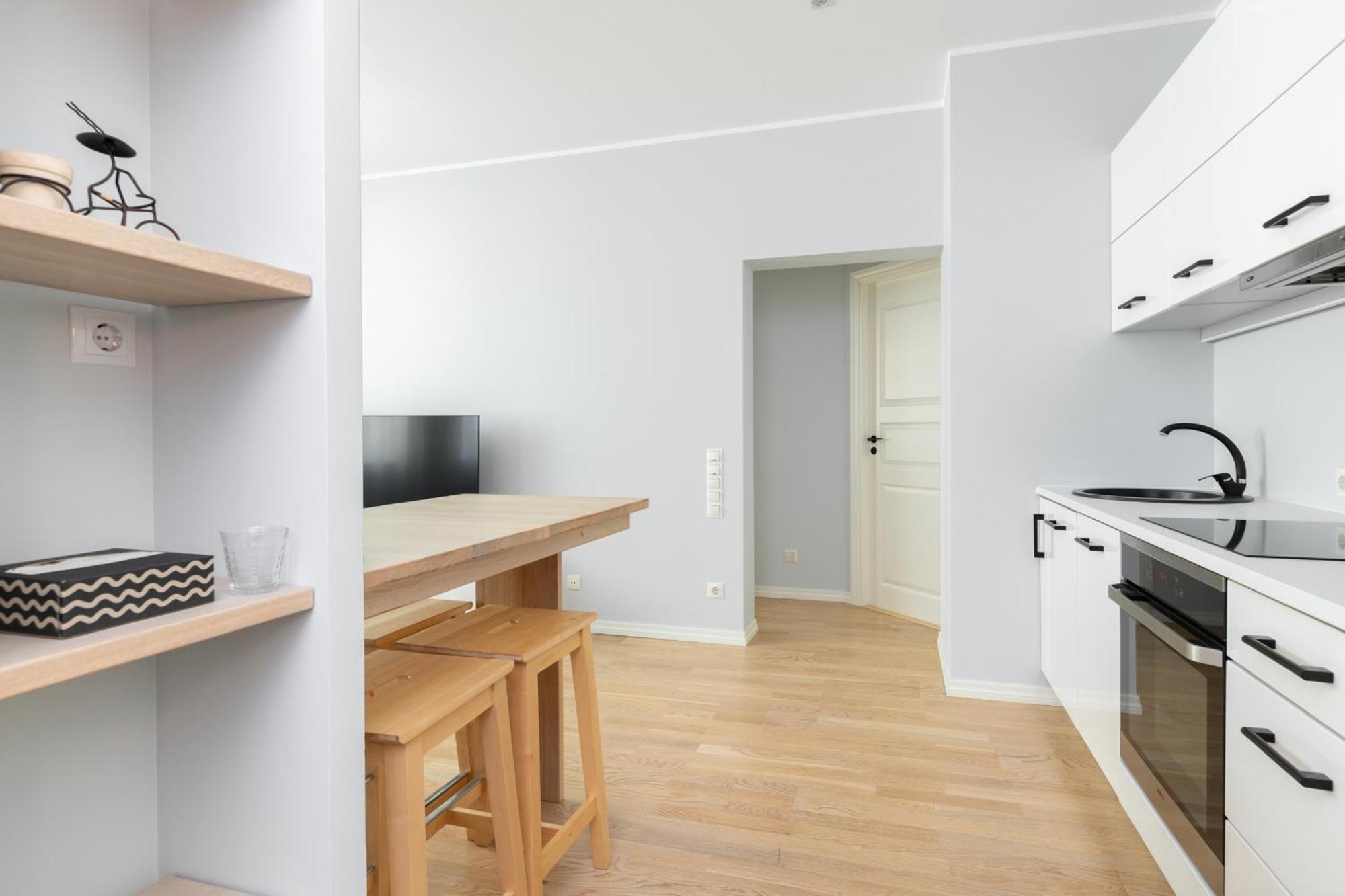 Roosikrantsi Elegant Retreat Near Old Town - Heart Apartment *